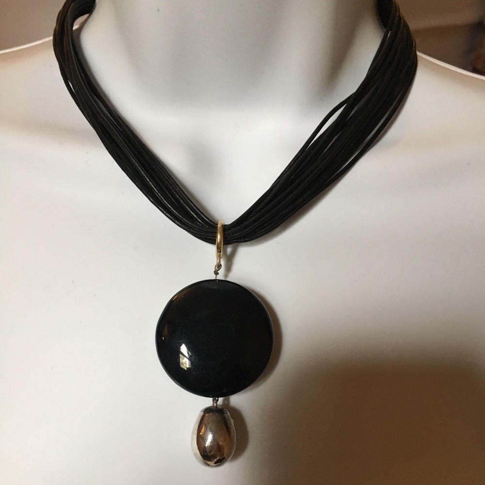 🛑Leather and silver necklace.